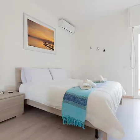 Lilla Beachfront - Sea View With Parking And Private Garden Villa