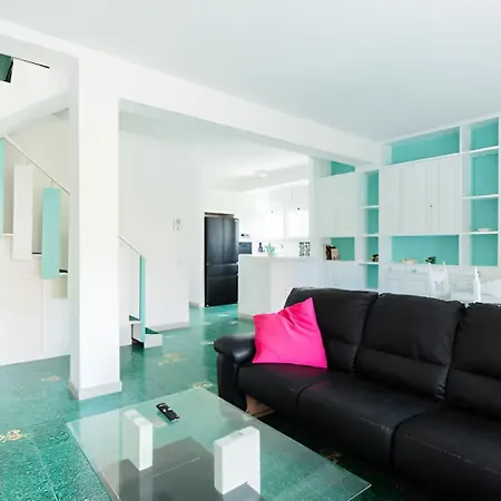 Lilla Beachfront - Sea View With Parking And Private Garden Villa *